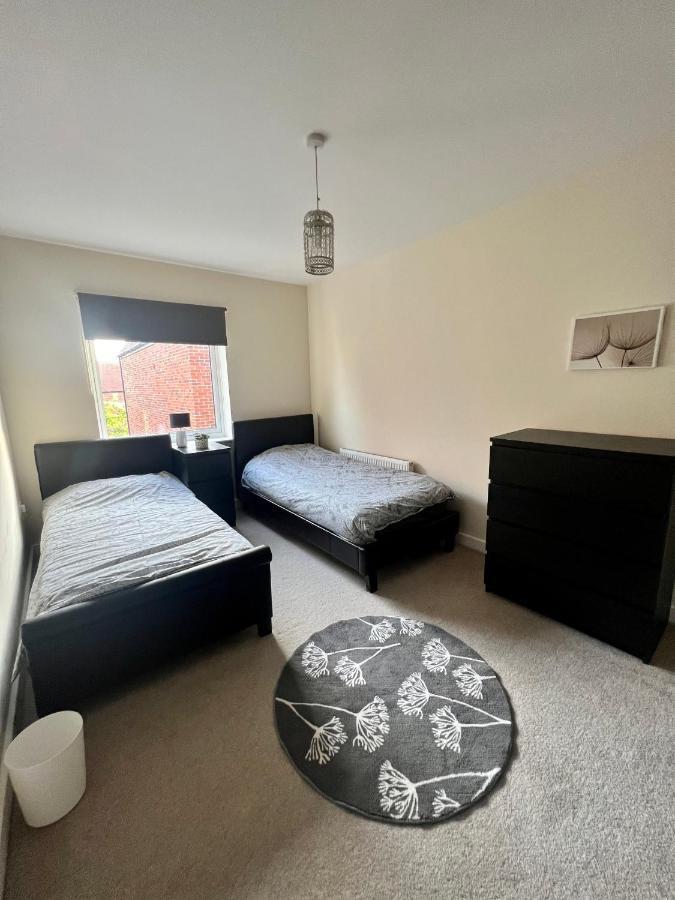 Spacious 2-Bedroom House With Free Parking Chatham  Dış mekan fotoğraf
