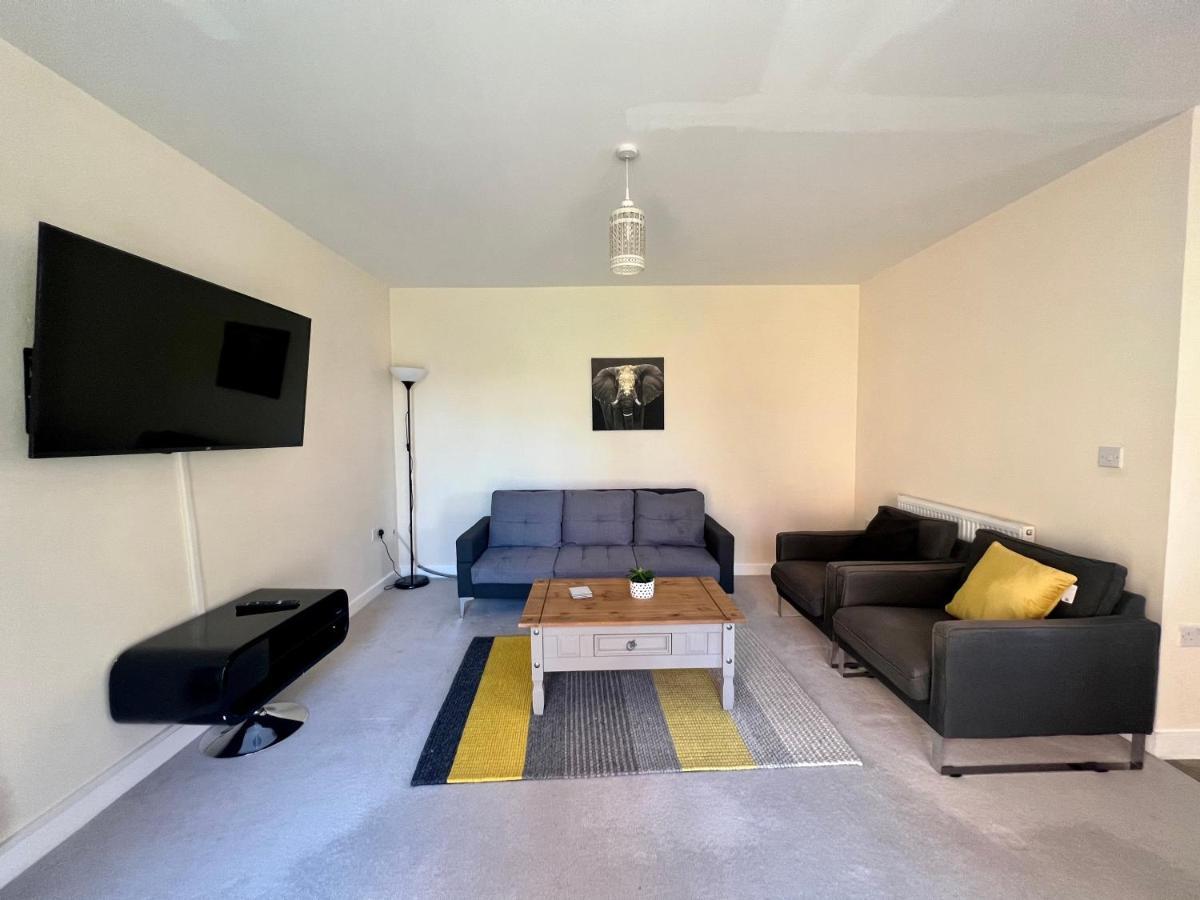 Spacious 2-Bedroom House With Free Parking Chatham  Dış mekan fotoğraf