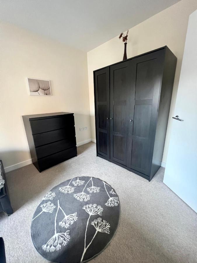 Spacious 2-Bedroom House With Free Parking Chatham  Dış mekan fotoğraf
