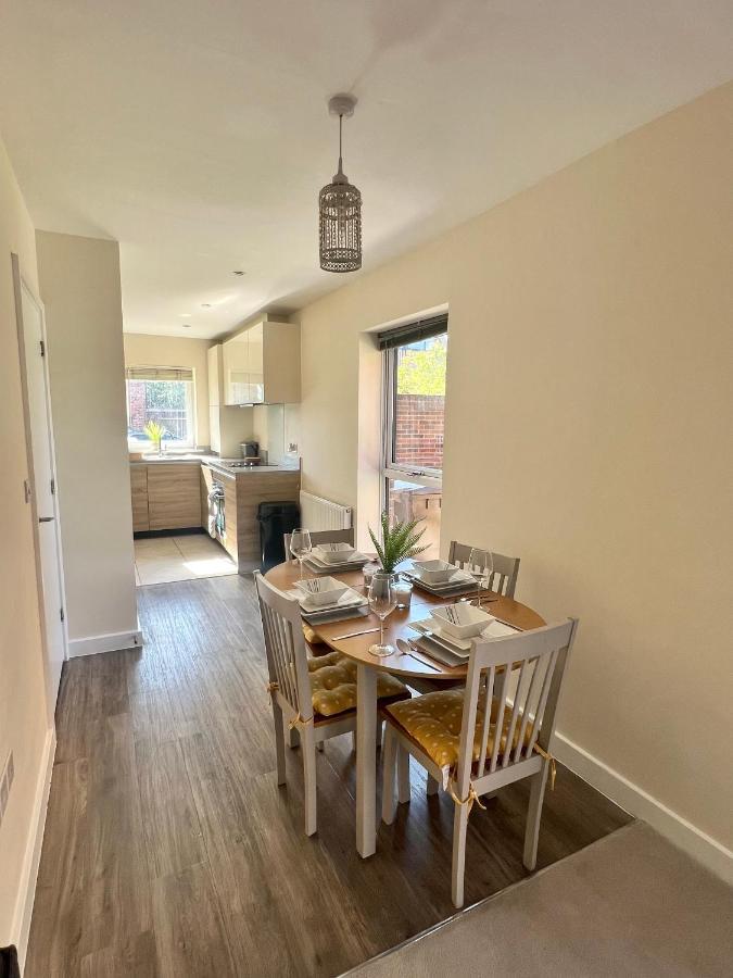 Spacious 2-Bedroom House With Free Parking Chatham  Dış mekan fotoğraf