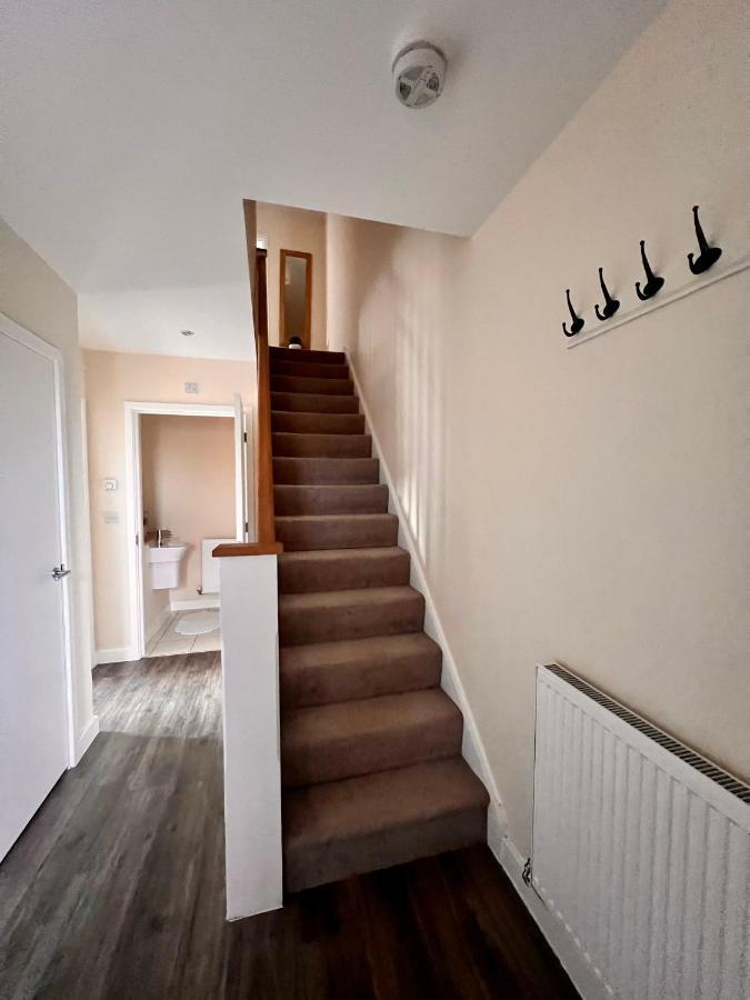 Spacious 2-Bedroom House With Free Parking Chatham  Dış mekan fotoğraf